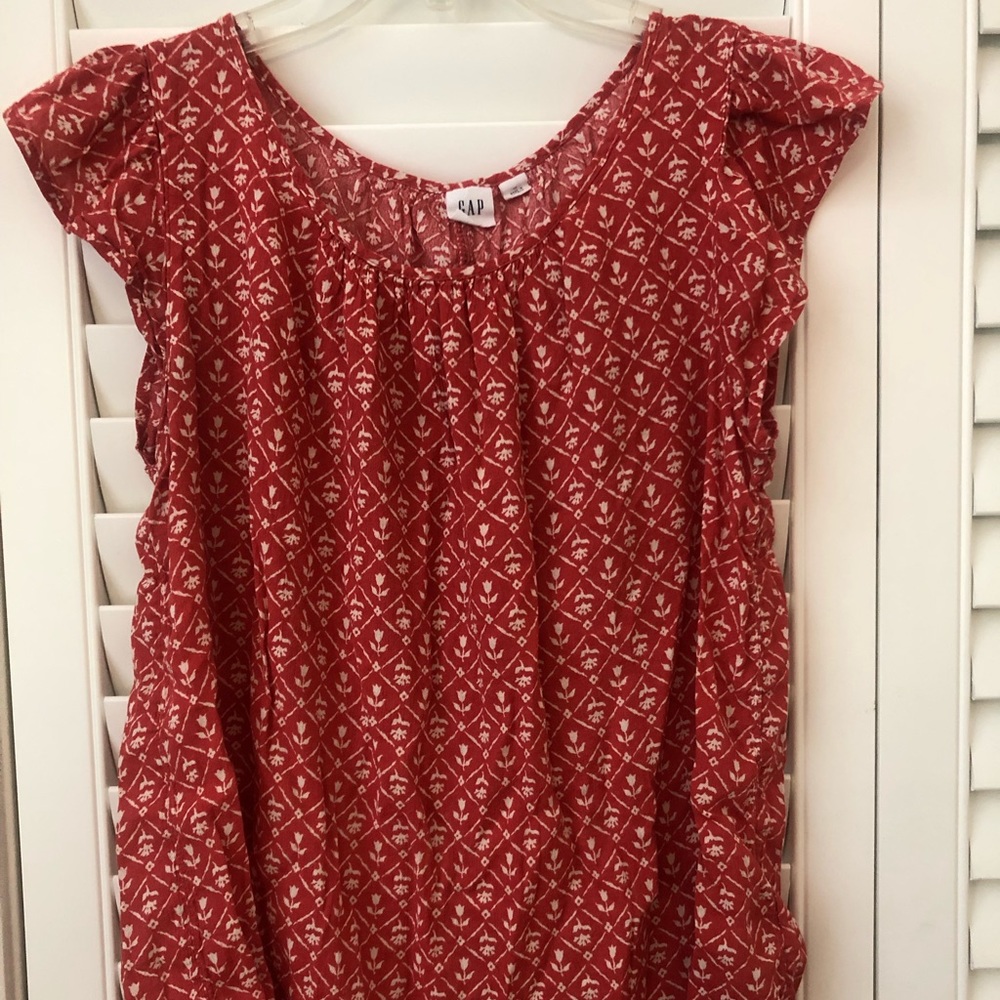Gap, burnt orange and white, flutter sleeved top, size M